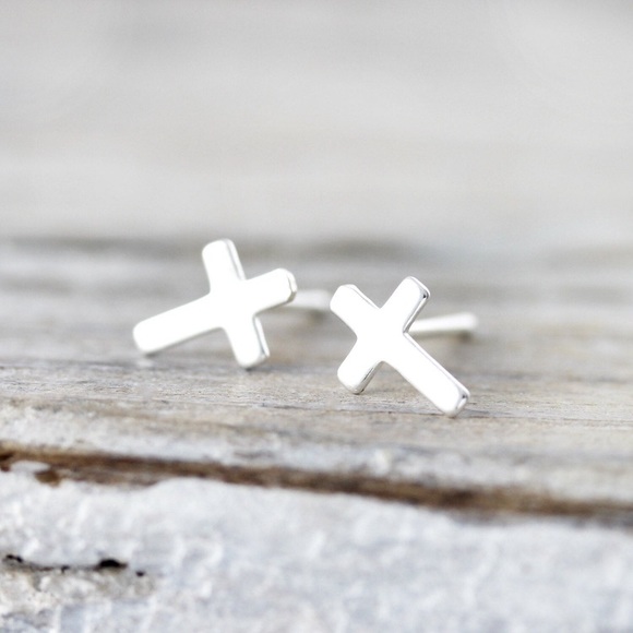 🎉 New Small Cross Silver Stainless Steel Earrings - Picture 1 of 6